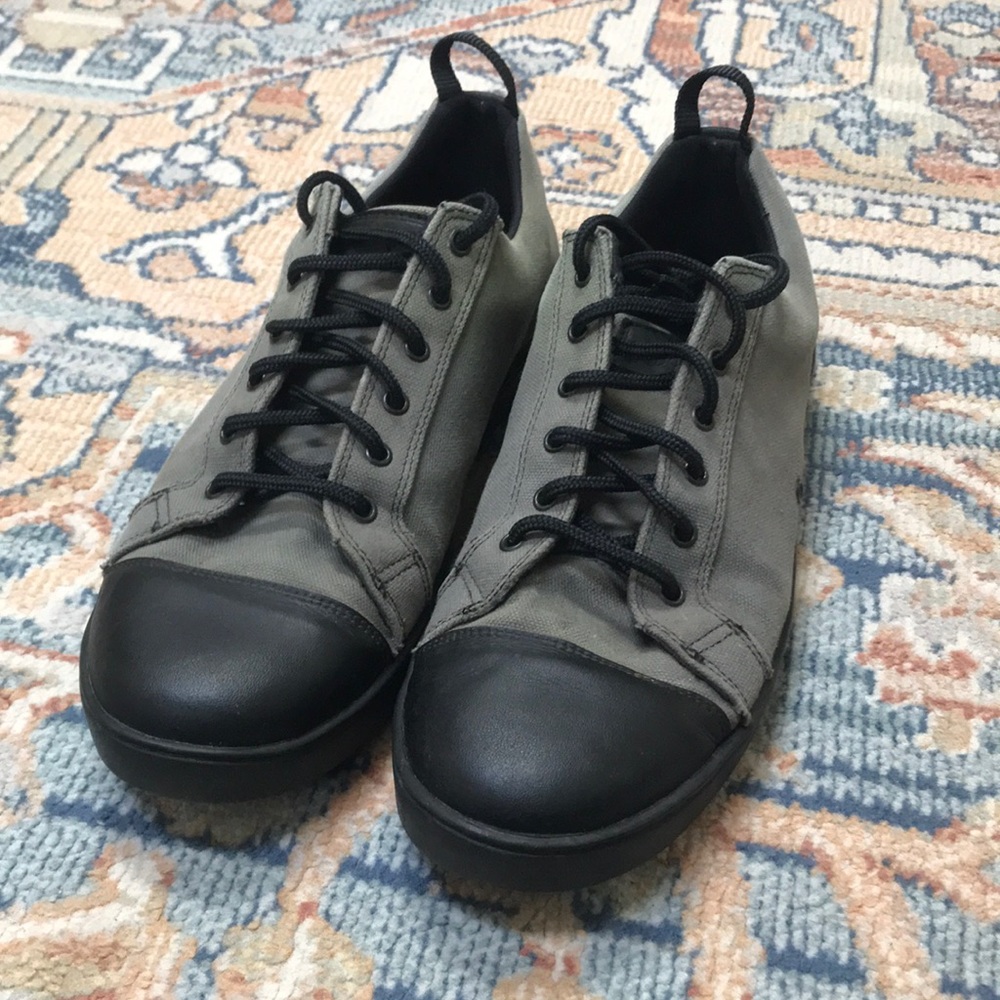 Mens size 10 Woobies OD green MOD-1